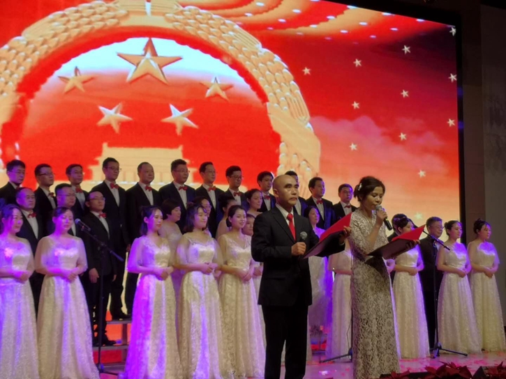 外科第一分工会燕锦主任和陈锦朗诵.jpg 外科第一分工会燕锦主任和陈锦朗诵.jpg
