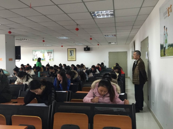 照片8:院领导巡考中.jpg
